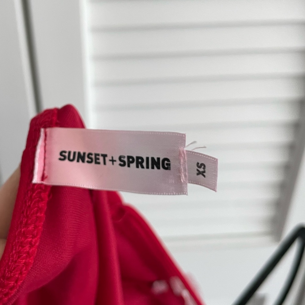 Sunset & Spring Ruffle-Hem Body-Con Dress - Picture 4 of 4